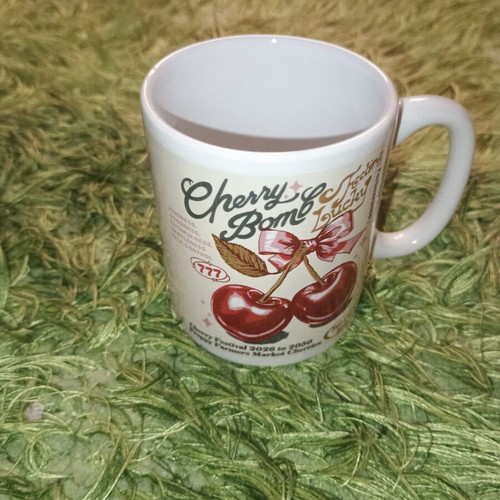 Coffee mug with cherry design glass like new