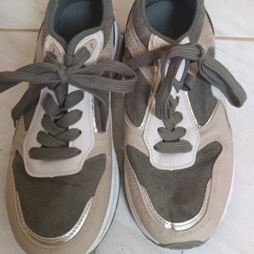 Women's athletic shoes size 40 used with visible flaws