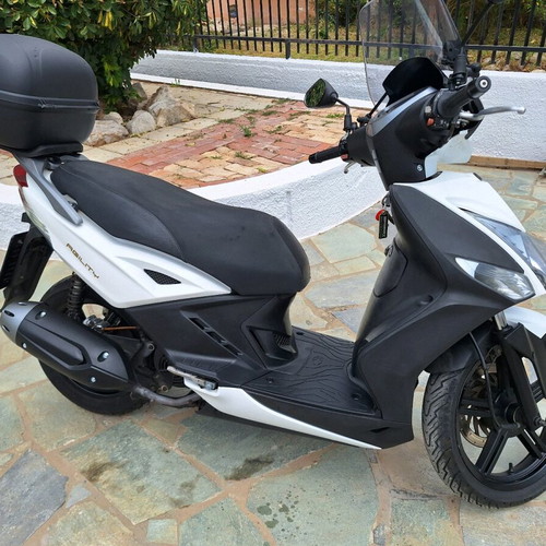 Kymco Agility 16+ 2014 scooter like new, 67,250 km, white