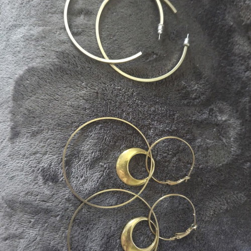 Earring set used