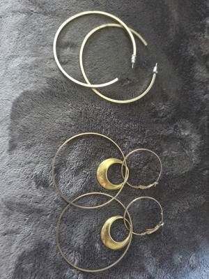 Earring set used