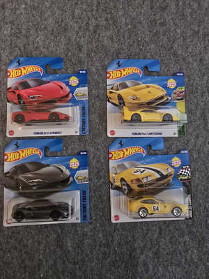 Hot Wheels Ferrari pack new with F40, 365 GTB4, red SF90 Stradale and anthracite