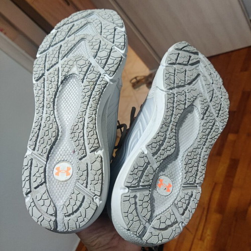 Under Armour Hove Phantom 2 shoes like new, gray, sizes 43-43.5