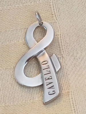 Very Gavello white gold pendant 9k used, treble clef design