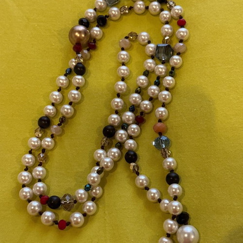 Long necklace with pearls and stones used with black tassel