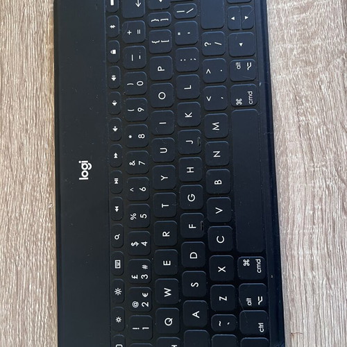 Logitech Keys To Go Bluetooth Keyboard like new