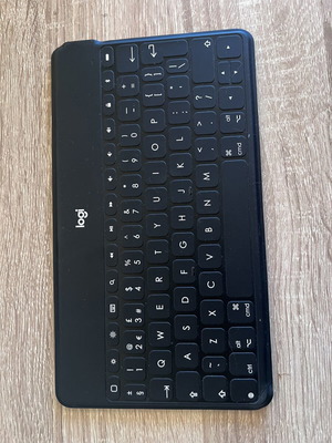 Logitech Keys To Go Bluetooth Keyboard like new