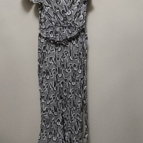 Jumpsuit M/L black and white with ruffle sleeves and belt