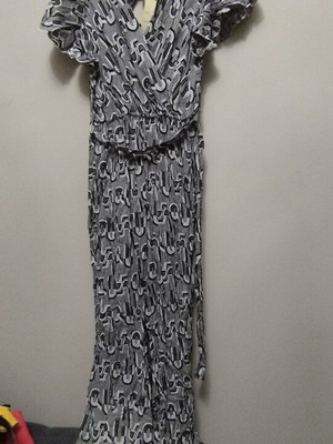Jumpsuit M/L black and white with ruffle sleeves and belt