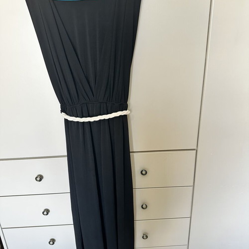 Dress black long elastic with open back and belt like new