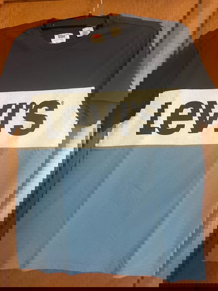 Levis tshirt