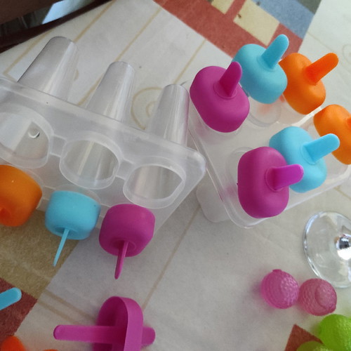 Ice pop molds and reusable ice cubes used, set of 12 and 20 pieces