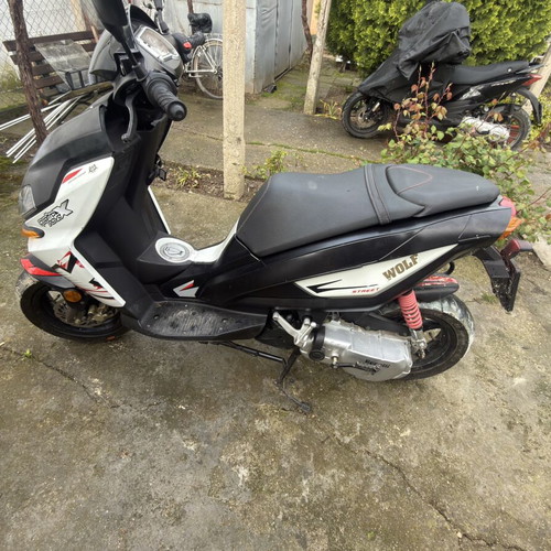 Benelli Quattronove X scooter like new, 49cc two-stroke air cooling