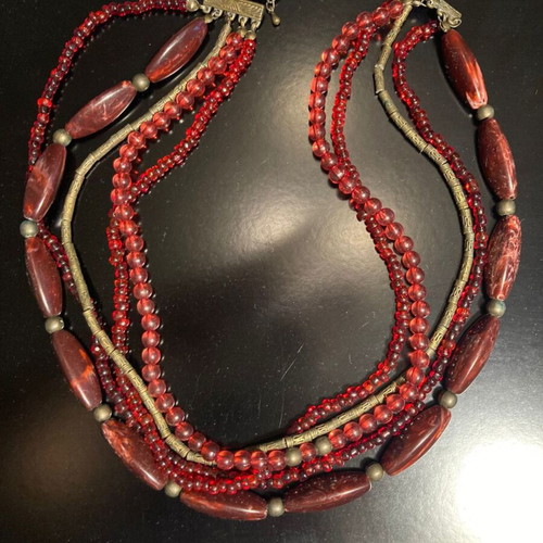 Necklace with five rows of beads in red shades like new