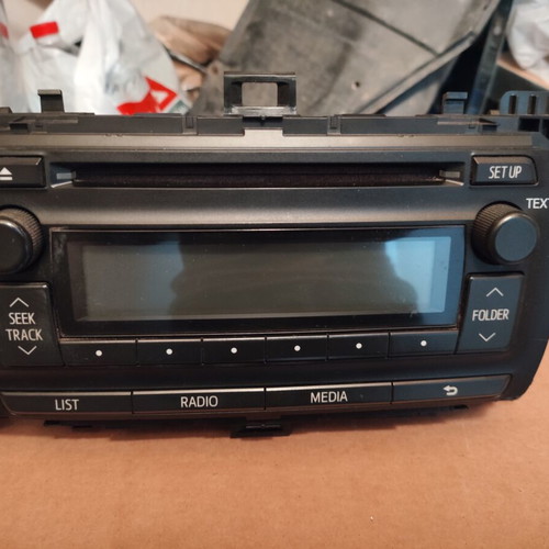 Toyota Yaris XP13 Radio CD with USB port like new, model 86120-0D640