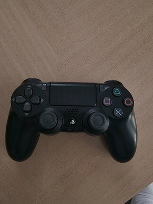 Χειριστήριο PS4 DualShock σαν καινούργιο με φθορά στο λαστιχάκι μοχλού