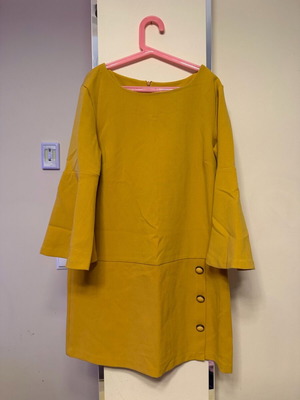 BSB dress like new, yellow, batwing sleeves, size XL