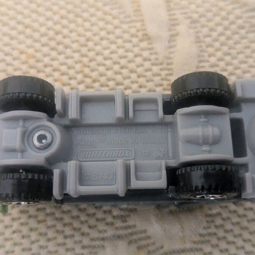 Matchbox Garbage King like new, City Services garbage truck toy