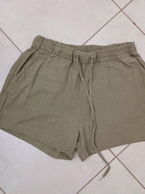 Shorts used with 55% linen, size 36, khaki