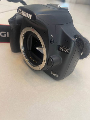 Canon 500D body used with accessories