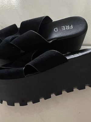 Fred slippers like new, size 39