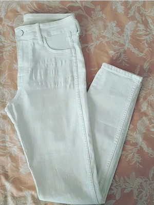 Λευκό skinny jean σε άριστη κατάσταση, μέγεθος S-M