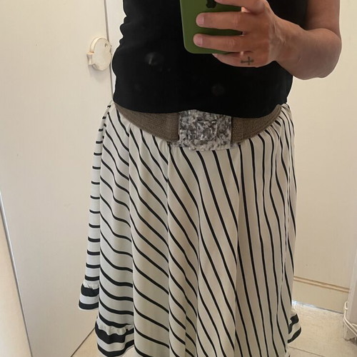 Striped black and white midi skirt with elastic waist and ruffle