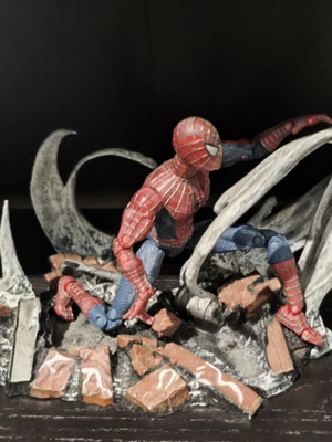 Spiderman Marvel Diorama new, poseable resin figure