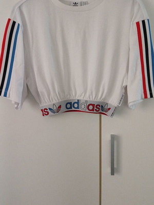 Μπλούζα Adidas γυναικεία σαν καινούργιο, άσπρη, μεγέθη S και M