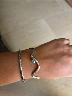 925 Silver Hammered Wavy Cuff Bracelet with Blue Zircon