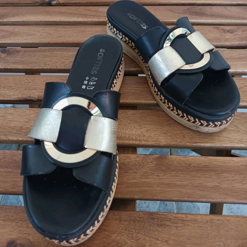 Softies Platform Sandals Size 38 Like New Black and Gold