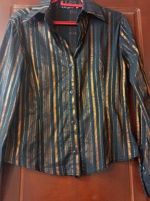 Stretch shirt like new, size large, black and gold