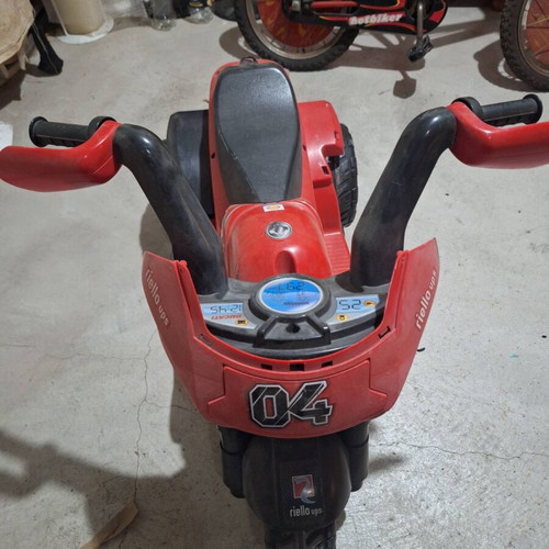 Ηλεκτροκίνητη παιδική μοτοσυκλέτα Ducati μεταχειρισμένη, κόκκινη