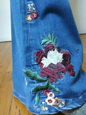 Φλοράλ κεντημένο flared jeans Zara μπλε καινούργιο μέγεθος 38