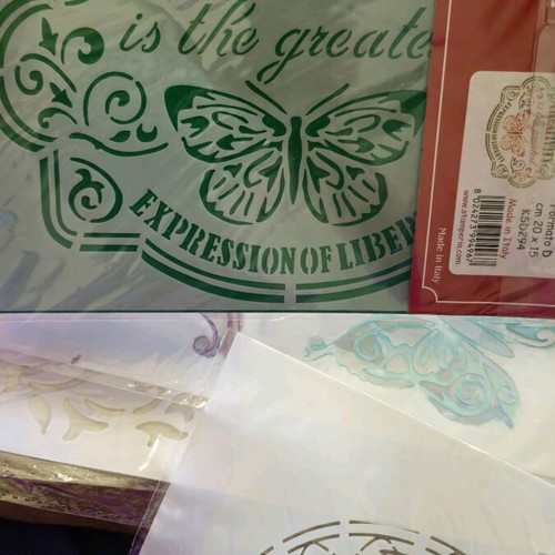 Stencil pack of 34 pieces like new, various designs