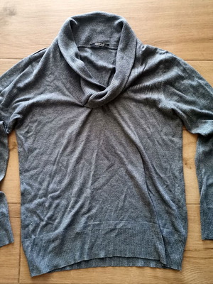 Sweater with cross collar Medium like new, gray men's