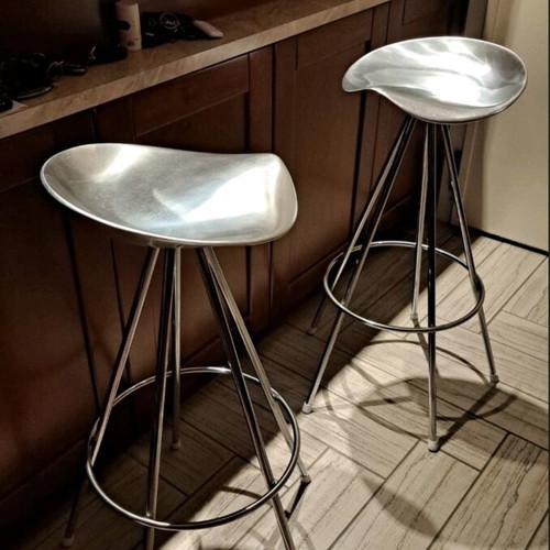 Jamaica Style metal bar stool like new, industrial design