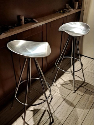 Jamaica Style metal bar stool like new, industrial design