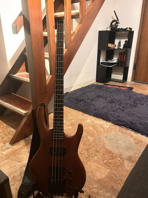 Hohner The Jack Headless Bass used with case and strap lock
