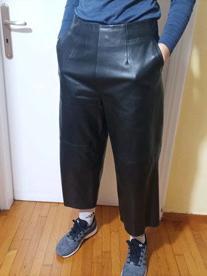 Lola Black Leather Zip Culottes Like New