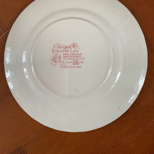 Myott plate from England in excellent condition, hand engraved, 20cm diameter