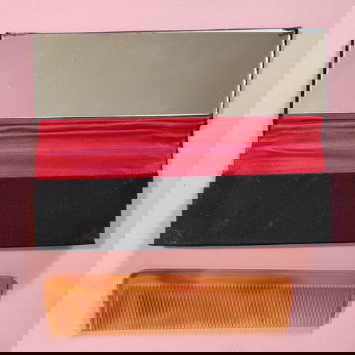 Χτενάκι με θήκη vintage μεταχειρισμένο με κέντημα και μεταξωτό ύφασμα