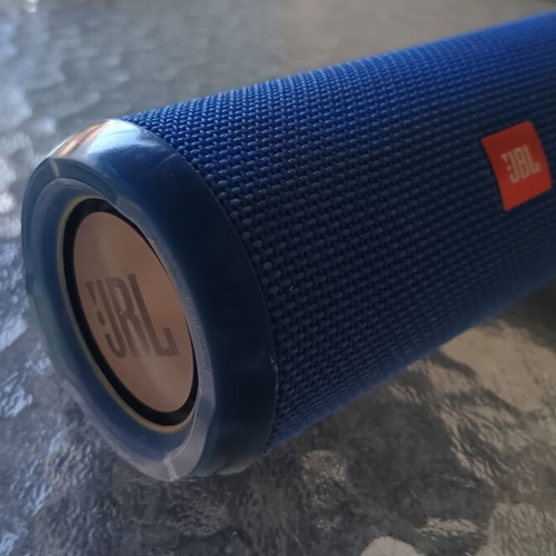 JBL Flip 3 Bluetooth speaker like new, blue color
