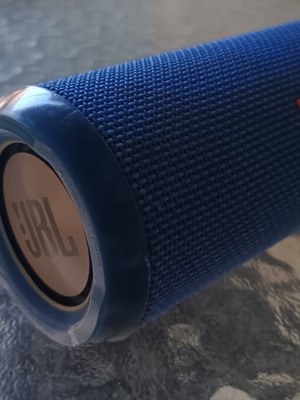 JBL Flip 3 Bluetooth speaker like new, blue color