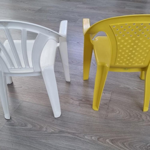 Children's chairs like new, plastic with cushions, set of 2