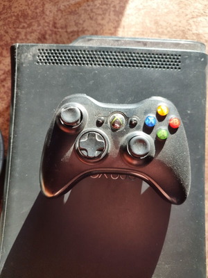 Xbox 360 120GB console with controller used