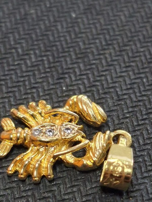 Gold Cancer Pendant 14 Carat like new, 3×1.5 cm, 2.2 grams