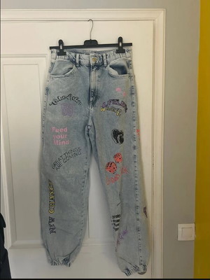 Bershka jeans with designs like new, size S
