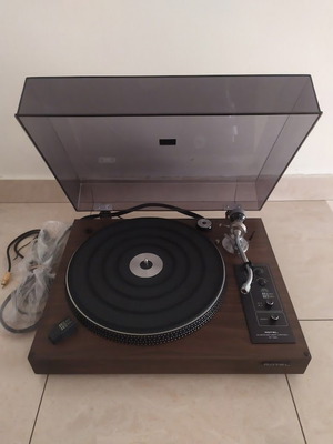 Rotel RP-1500 turntable with wooden base, belt drive, needs service