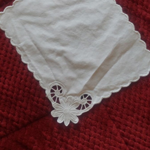 Handmade cutwork set of 9 pieces like new